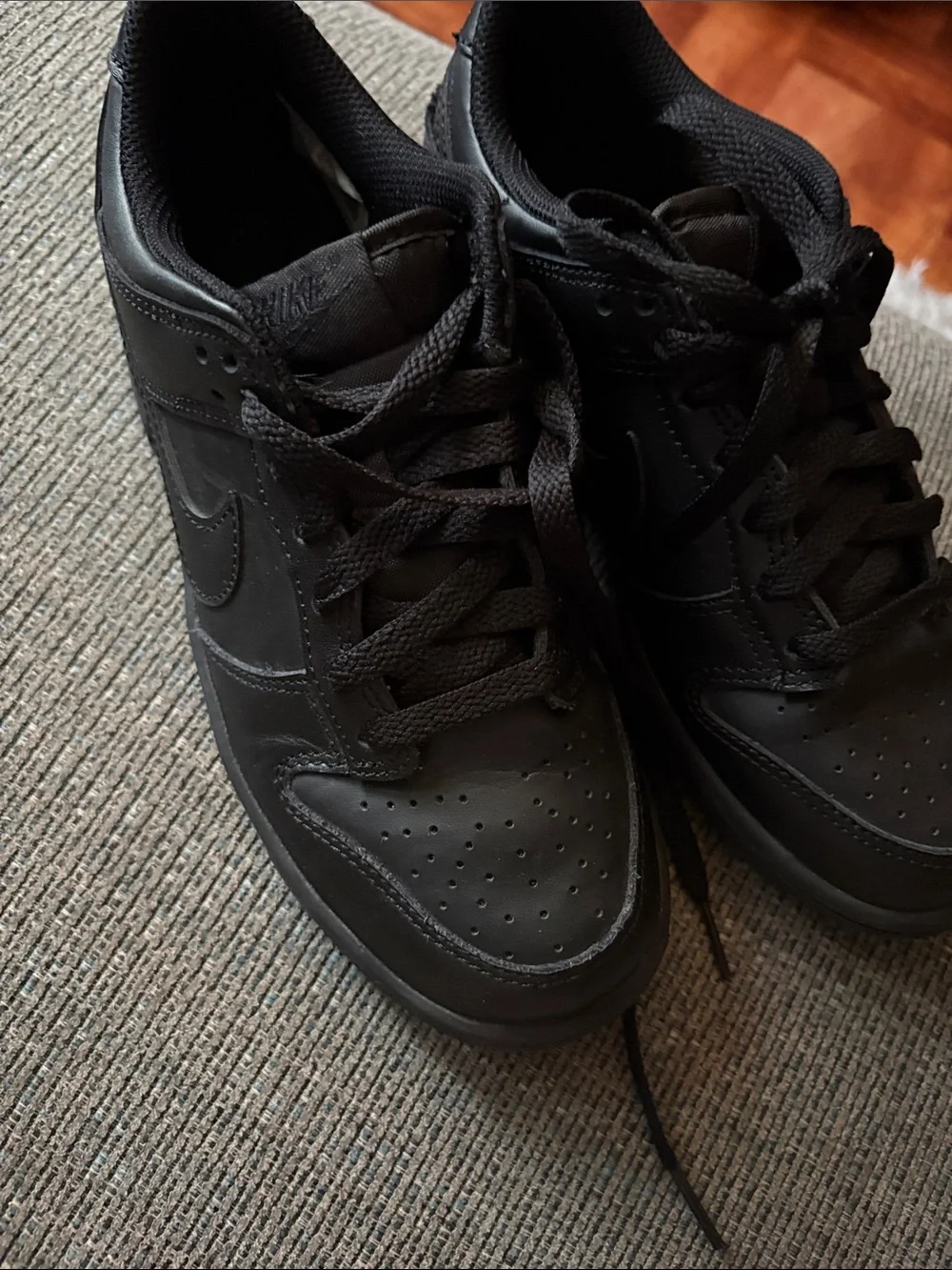 Nike Men’s Black Low-Top Sneakers